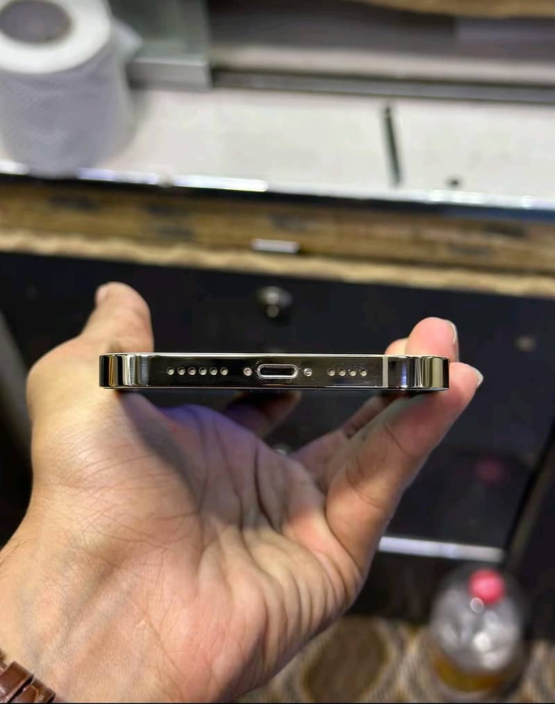 Apple iPhone 12 Pro Max 5