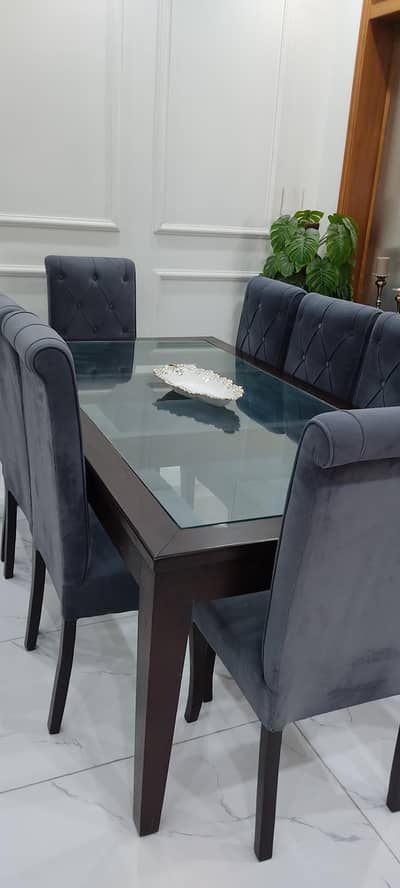 8 seater Dining table for sale