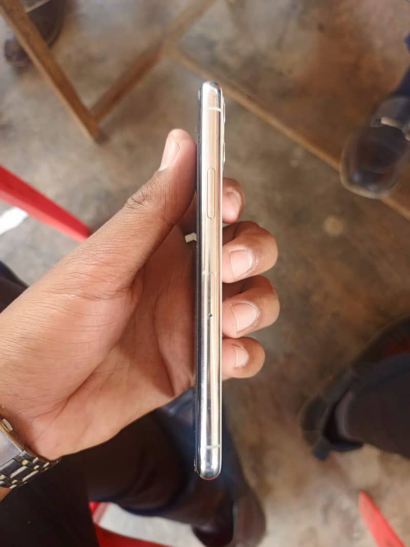 Apple iPhone 11 Pro 1
