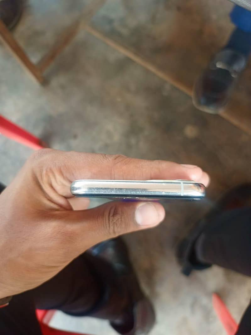 Apple iPhone 11 Pro 2