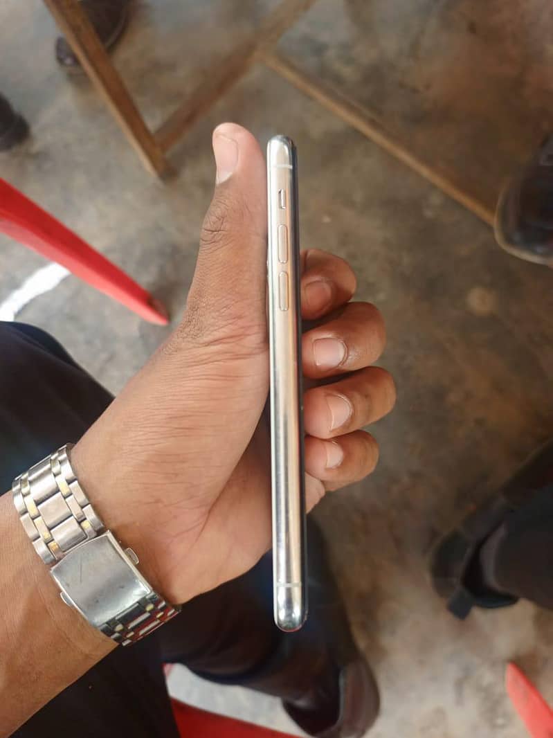 Apple iPhone 11 Pro 3