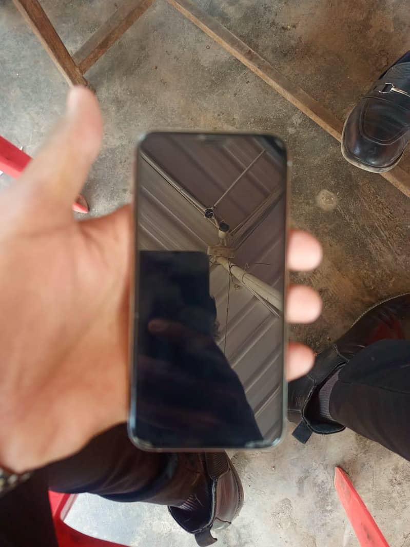 Apple iPhone 11 Pro 6