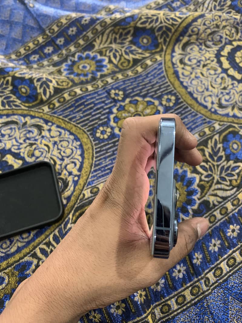 Apple iPhone 13 Pro 3