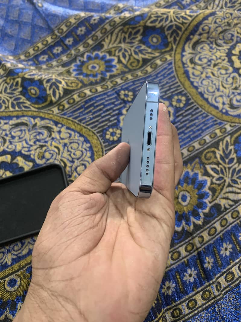Apple iPhone 13 Pro 4