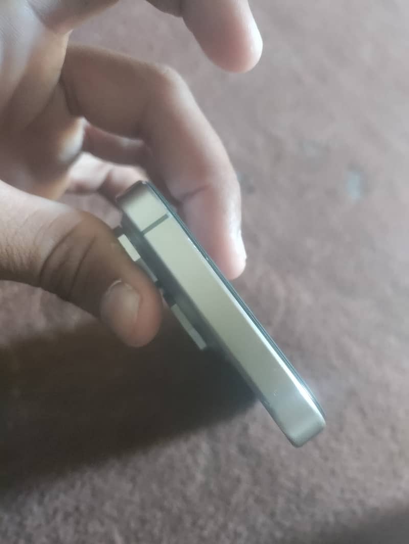 Apple iPhone 15 Pro 1