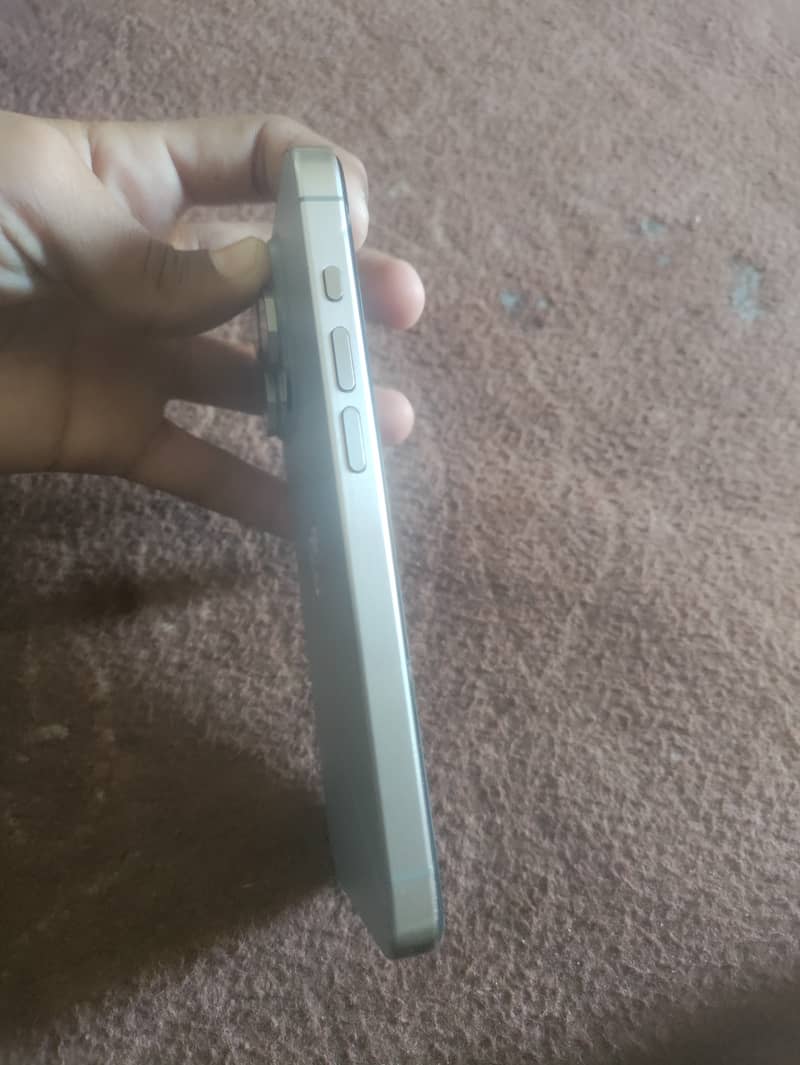 Apple iPhone 15 Pro 2