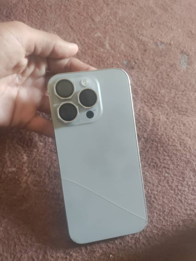 Apple iPhone 15 Pro 3