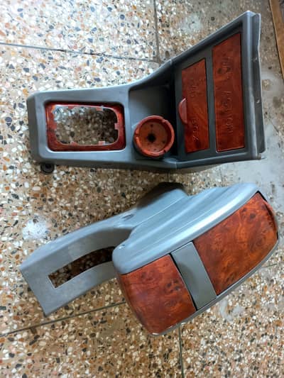 Gear Box and Arm rest New condition