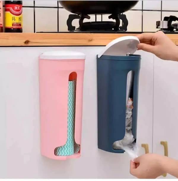 T  Plastic shopper holder