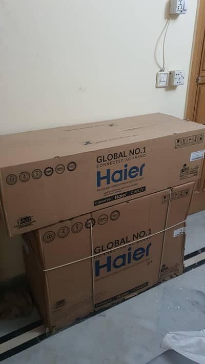 Haier 1.5 Ton T3 DC Inverter AC and heater HSU-19HFAB Grey