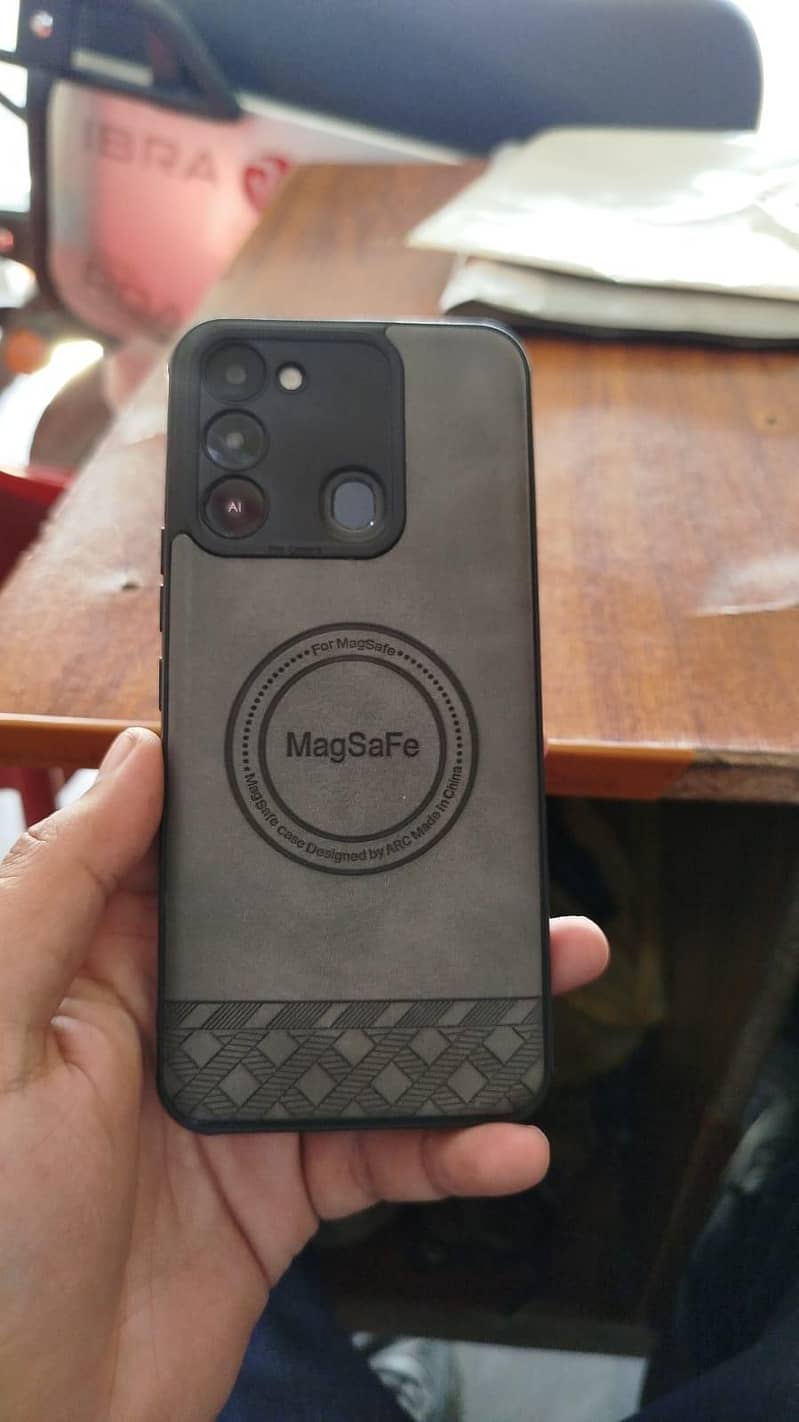 Tecno Spark 8C 4