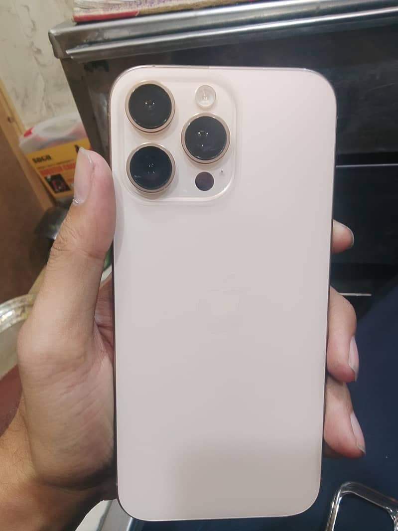 Apple iPhone 16 Pro Max 2