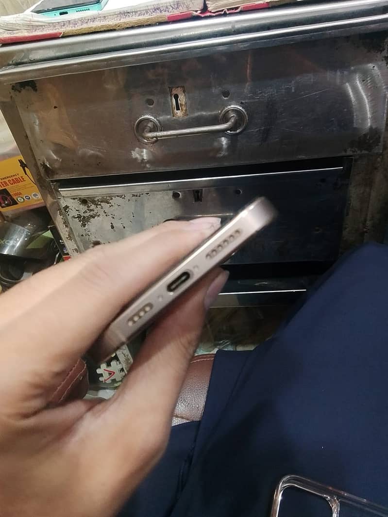 Apple iPhone 16 Pro Max 3