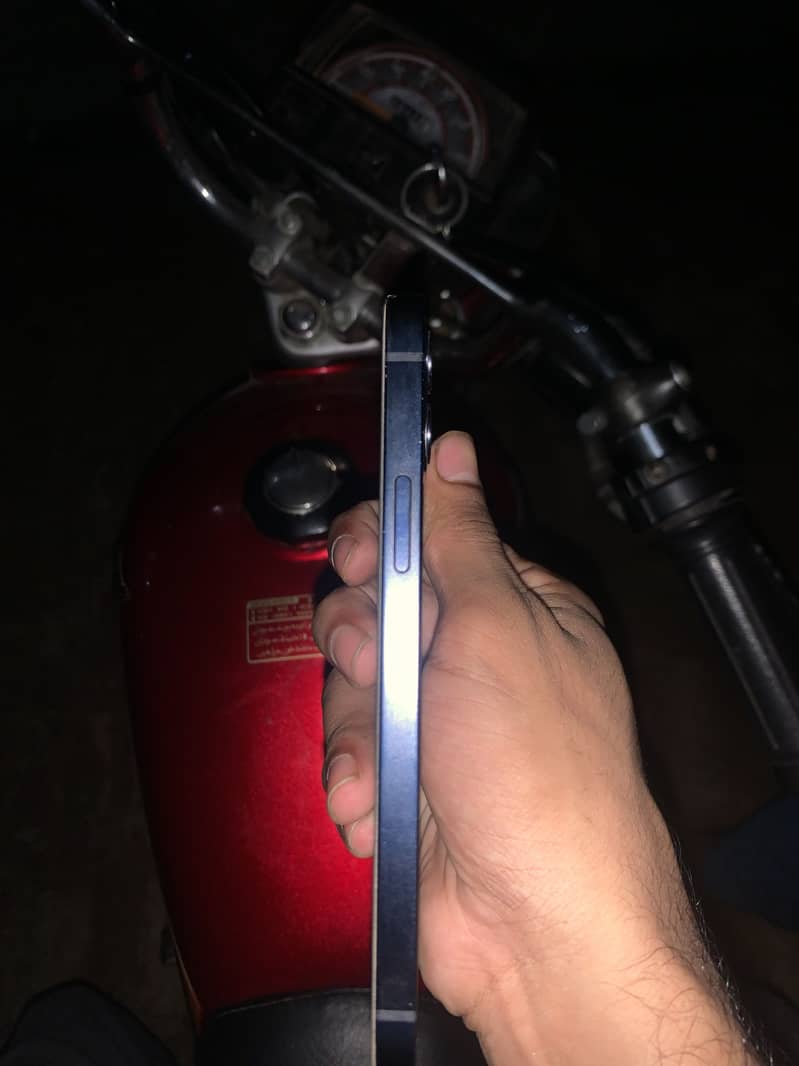 Apple iPhone 12 2