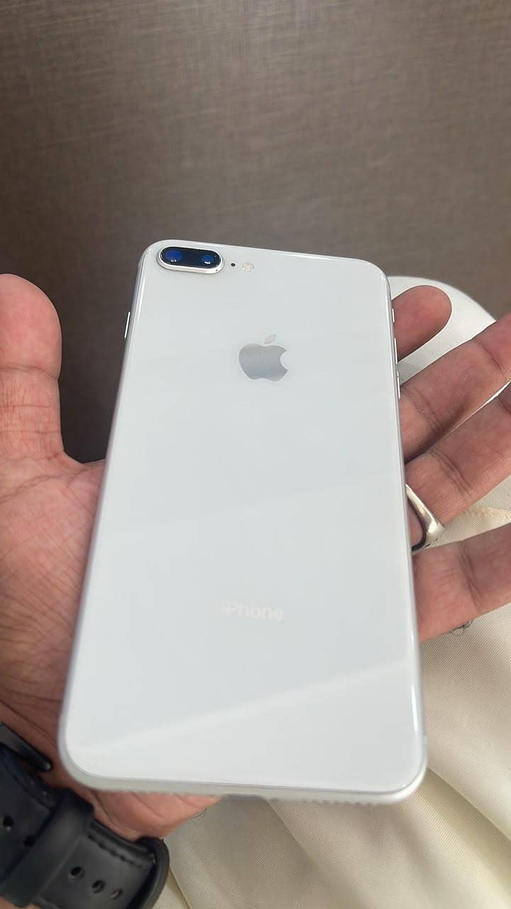 Apple iPhone 8 Plus 1