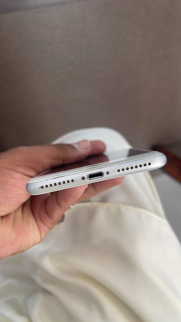Apple iPhone 8 Plus 3