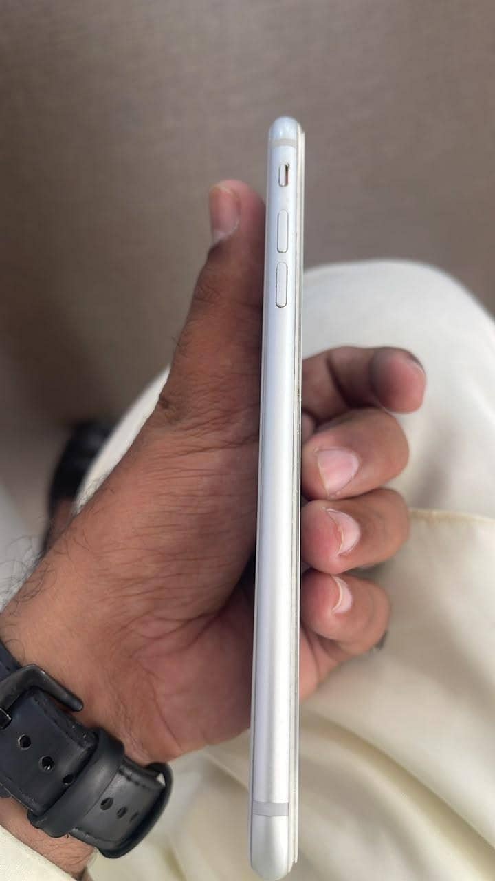 Apple iPhone 8 Plus 4