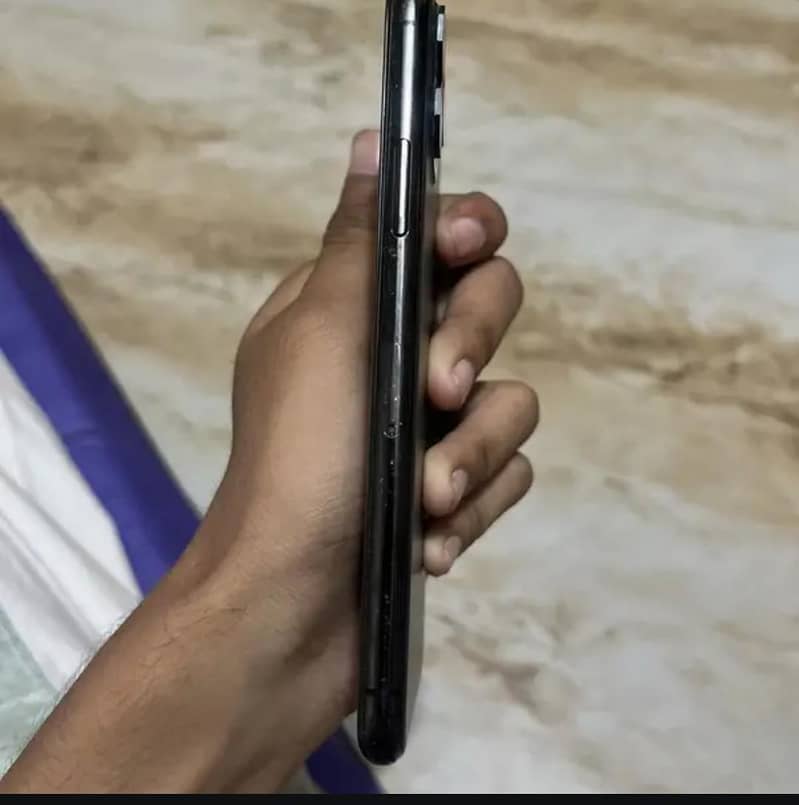 Apple iPhone 11 Pro 1