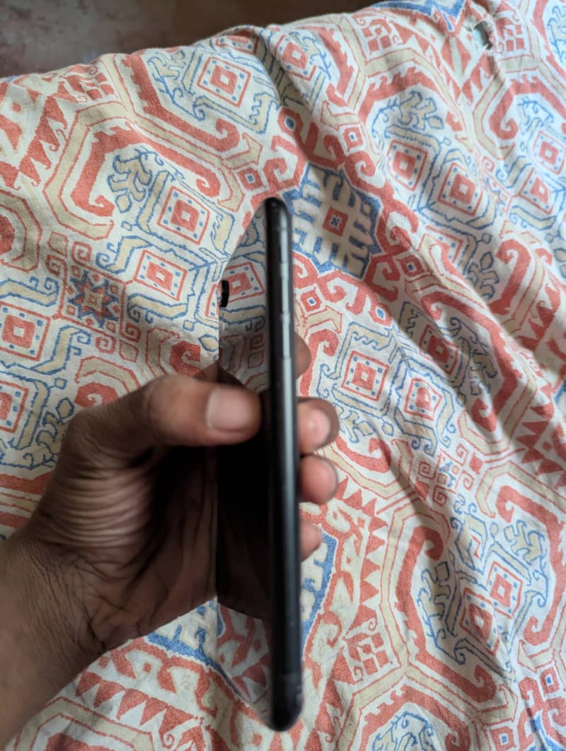Apple iPhone XR 4