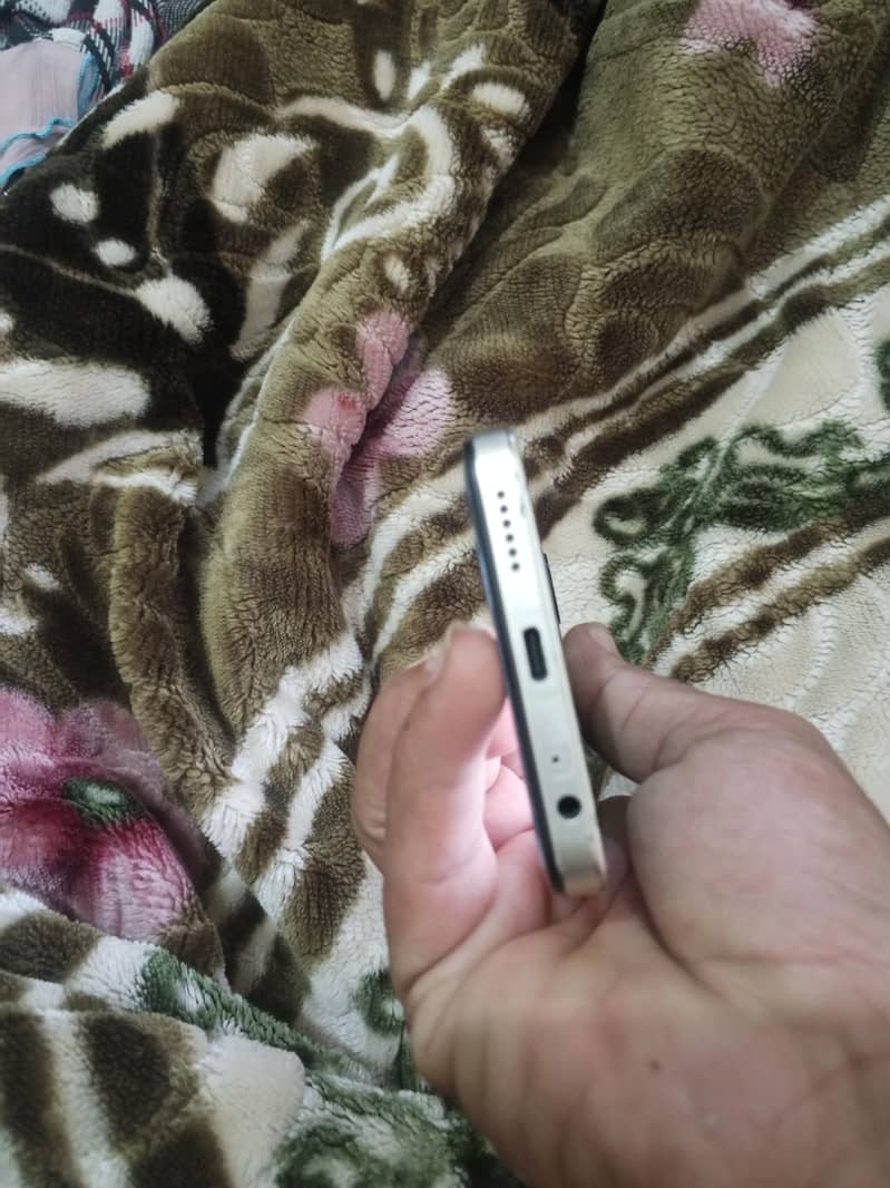 Tecno Spark 20C 3