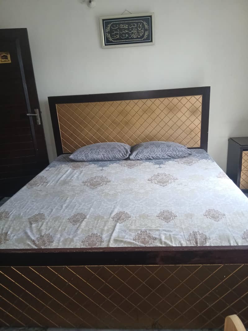 bed two side tabe 0