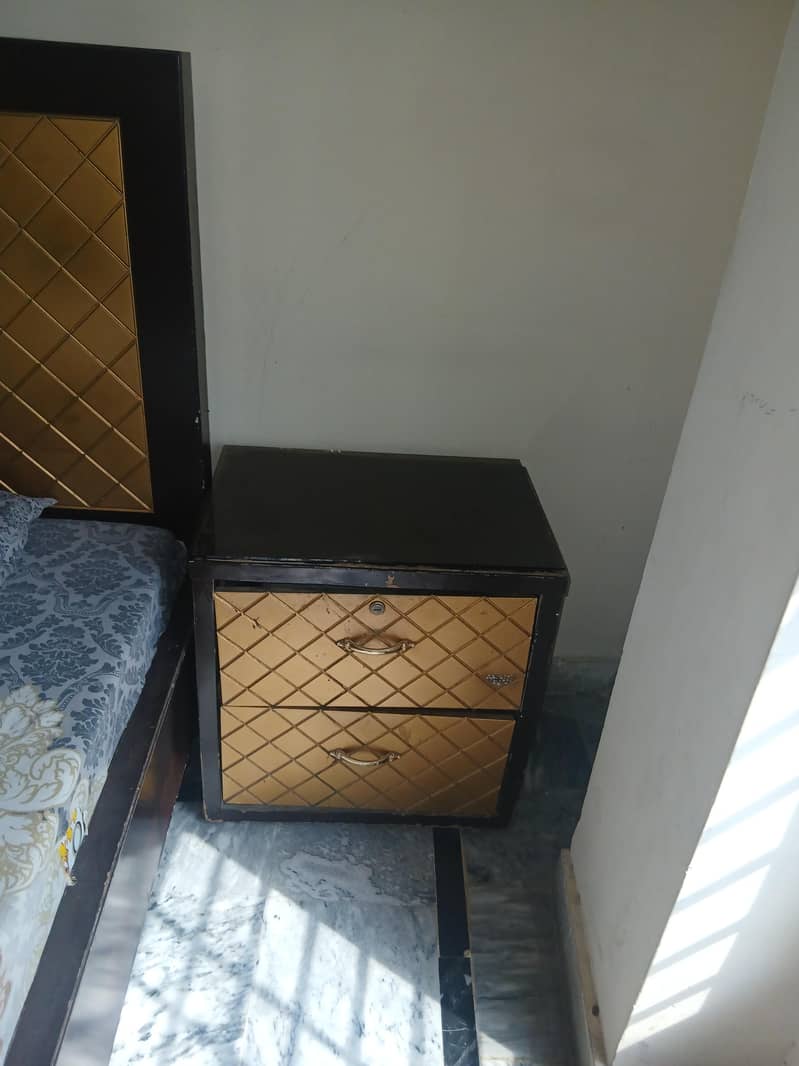 bed two side tabe 1