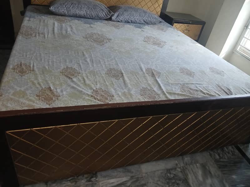 bed two side tabe 3