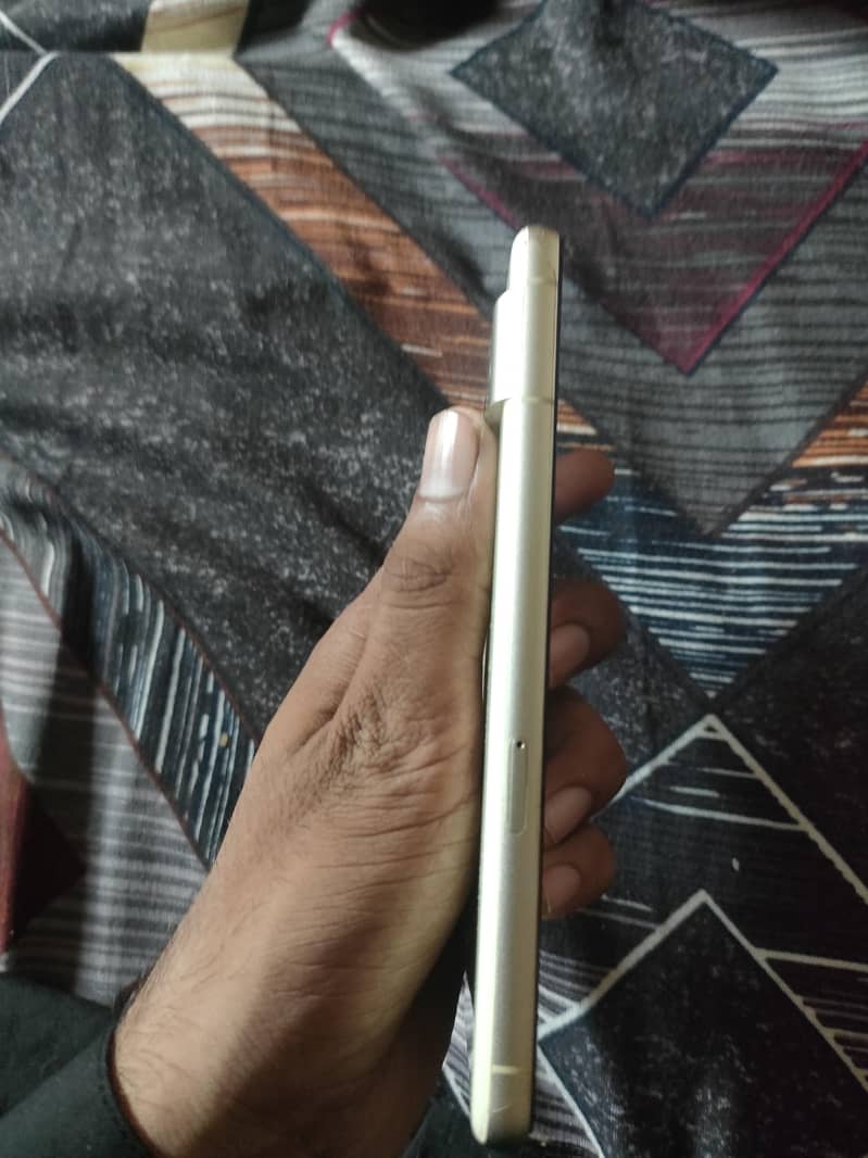 Google Pixel 7 4