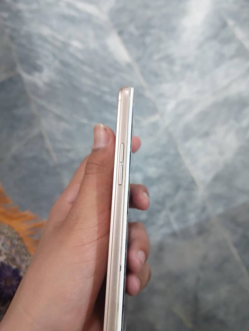 OPPO A57 4