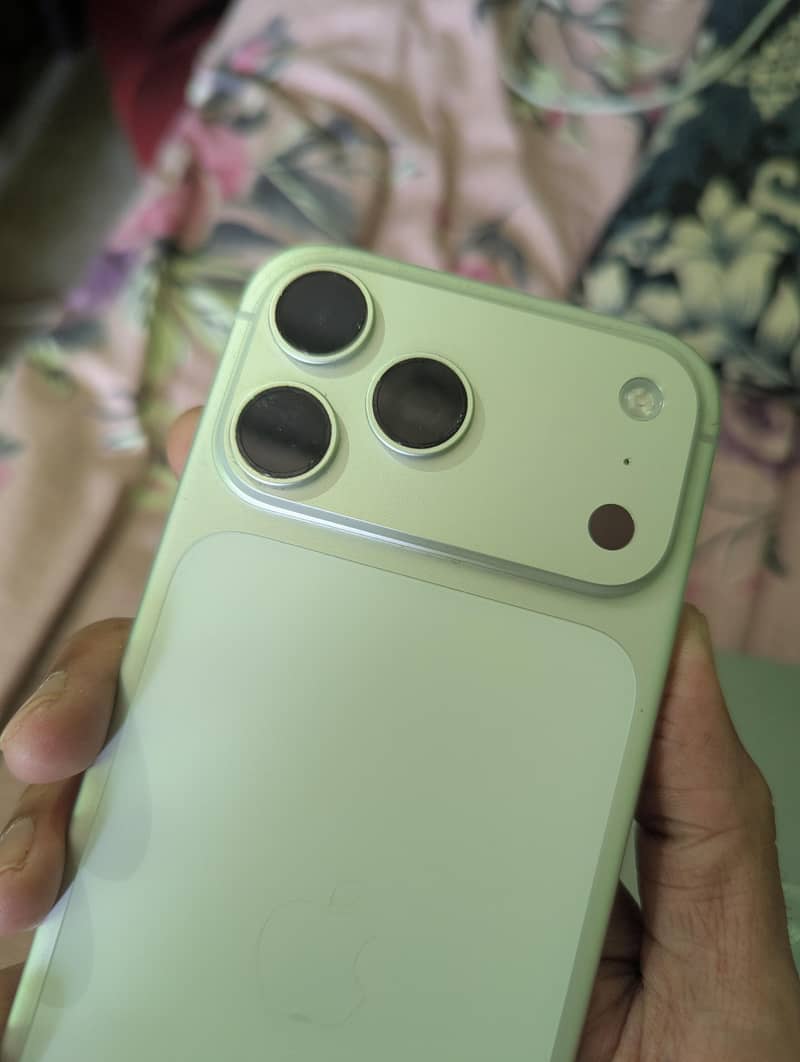 Apple iPhone 17 Pro Max 2