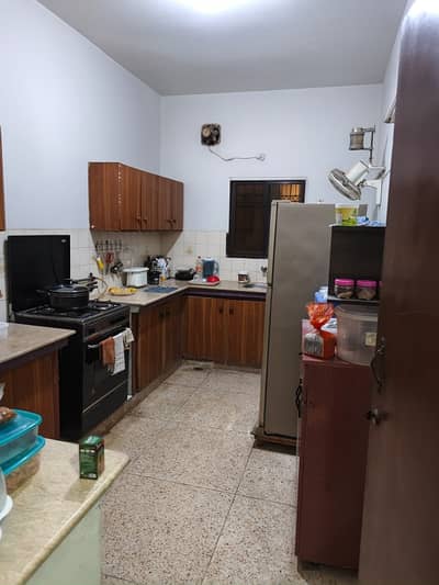 Prime Location 300 Square Yards Spacious Upper Portion Available In Gulistan-e-Jauhar - Block 14 For rent