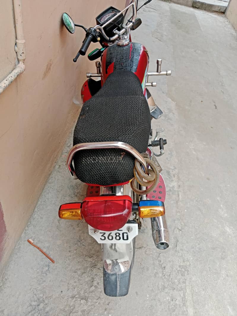 Honda CD70 4