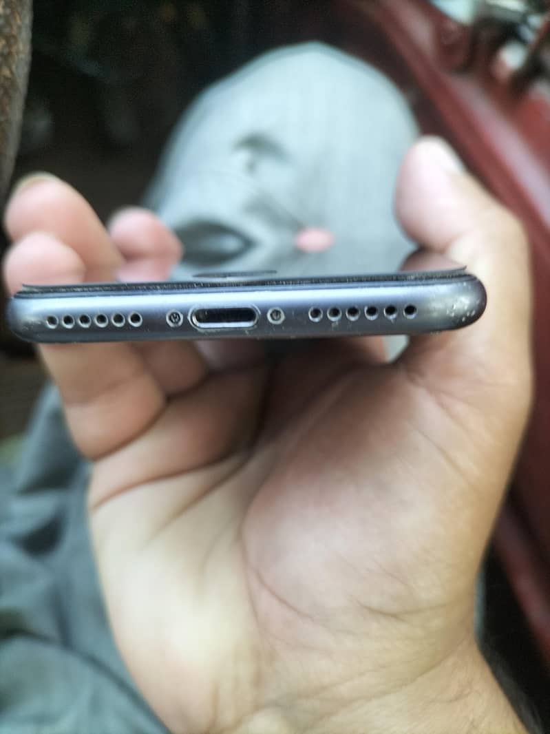 Apple iPhone 8 3