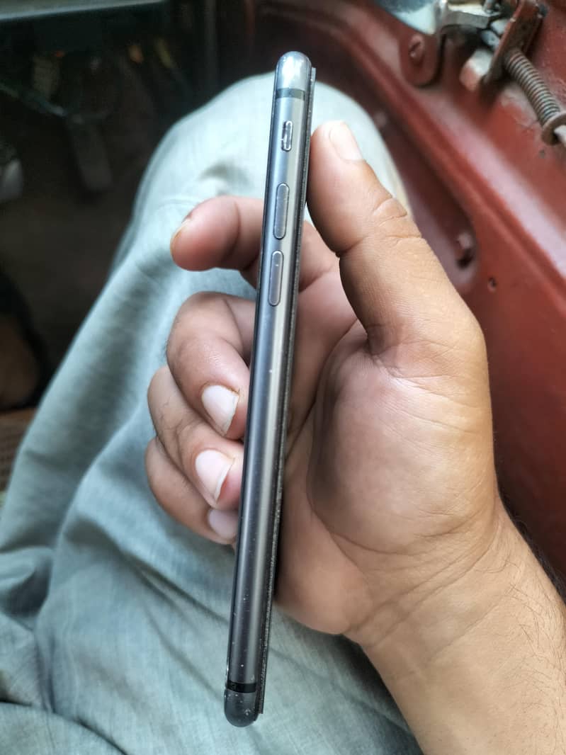 Apple iPhone 8 4