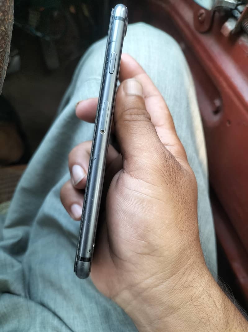 Apple iPhone 8 6