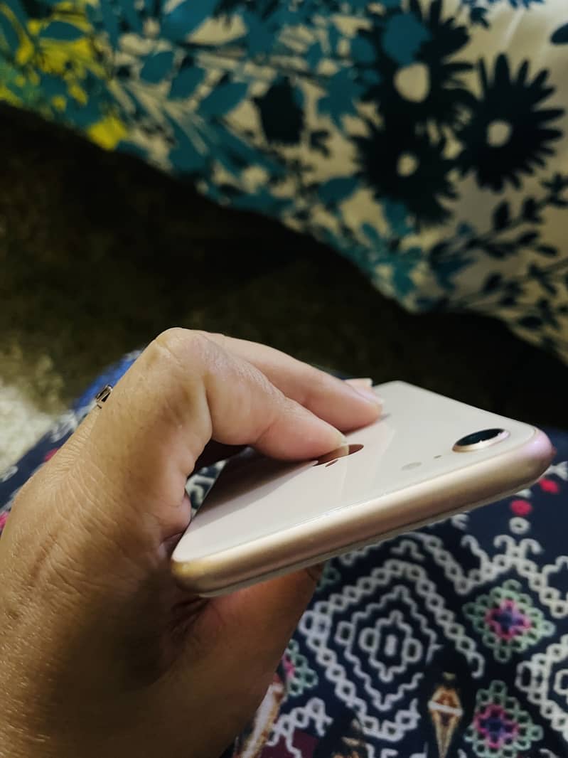 Apple iPhone 8 3
