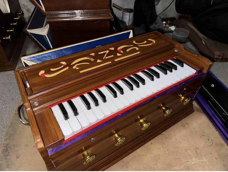 crystalHarmoniums 10