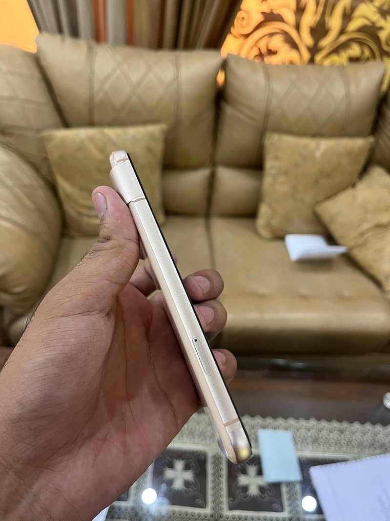 Google Pixel 8 4