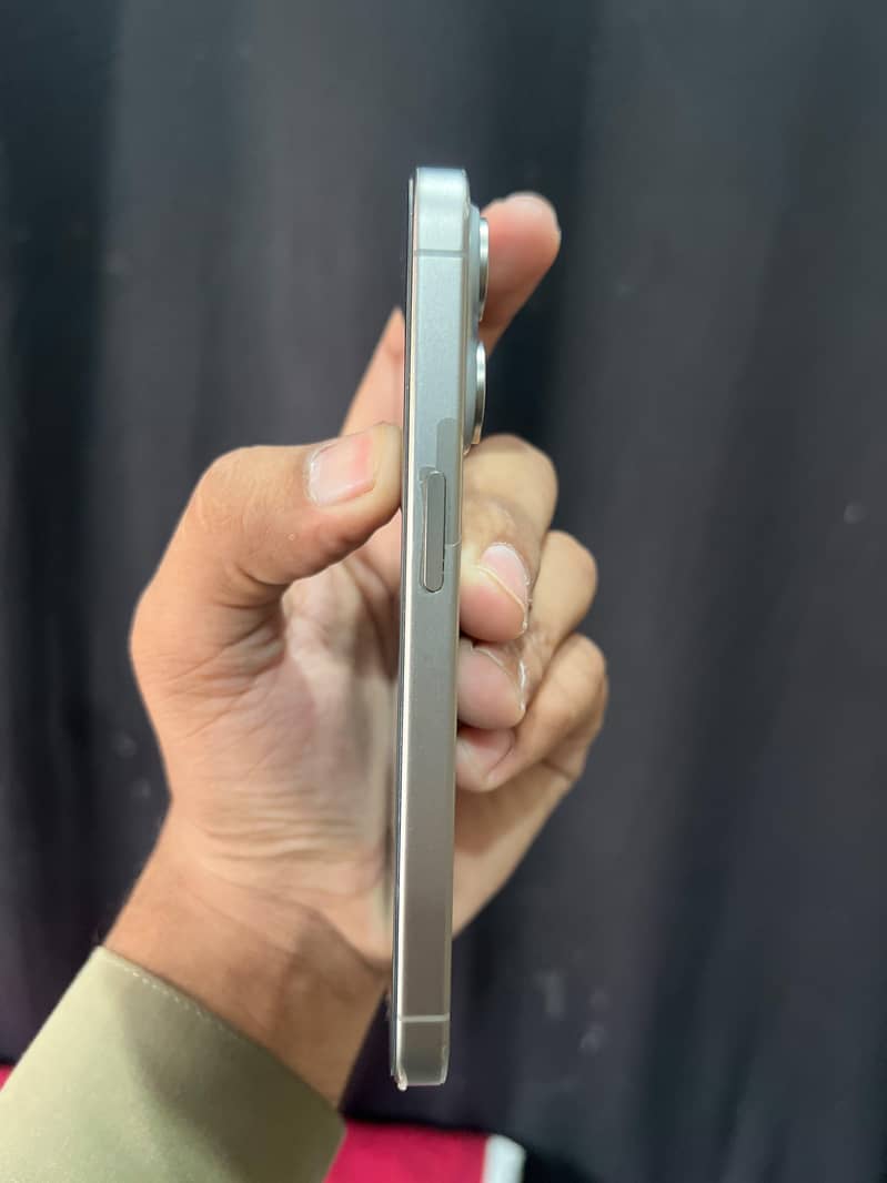 Apple iPhone 15 Pro 2