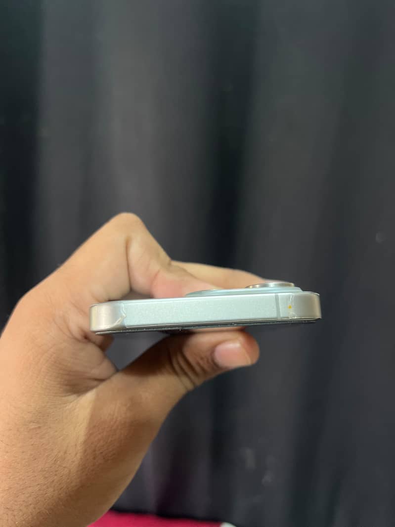 Apple iPhone 15 Pro 3