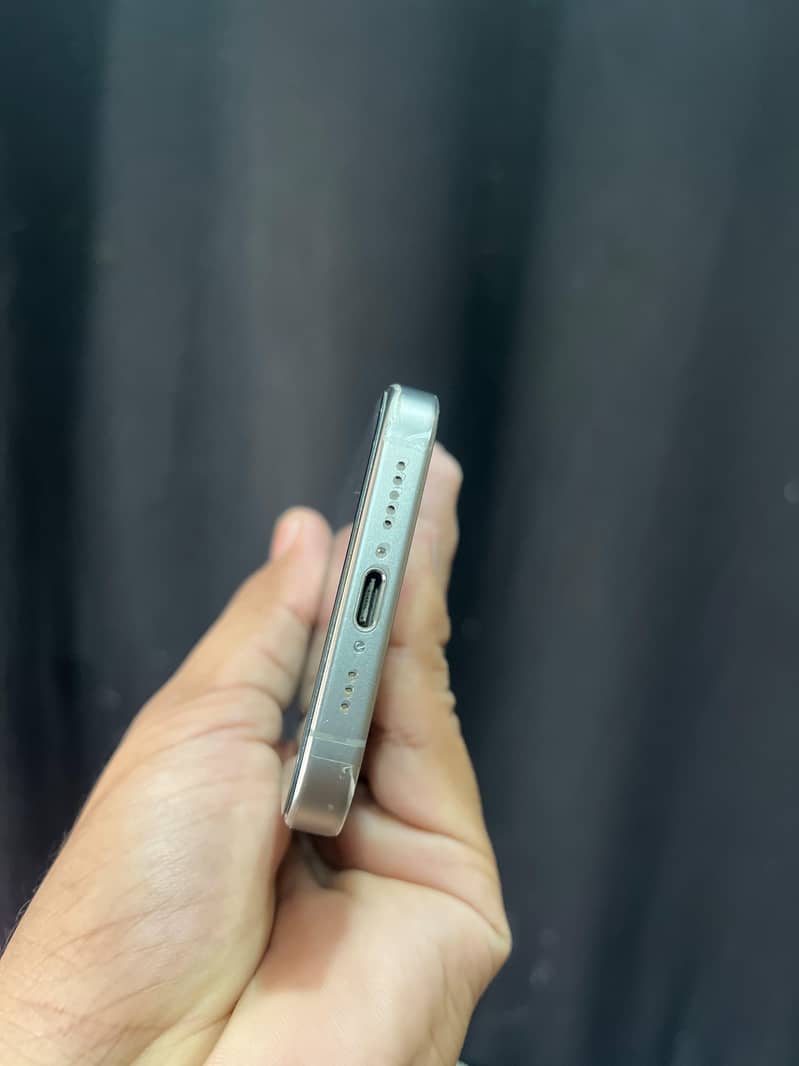 Apple iPhone 15 Pro 6