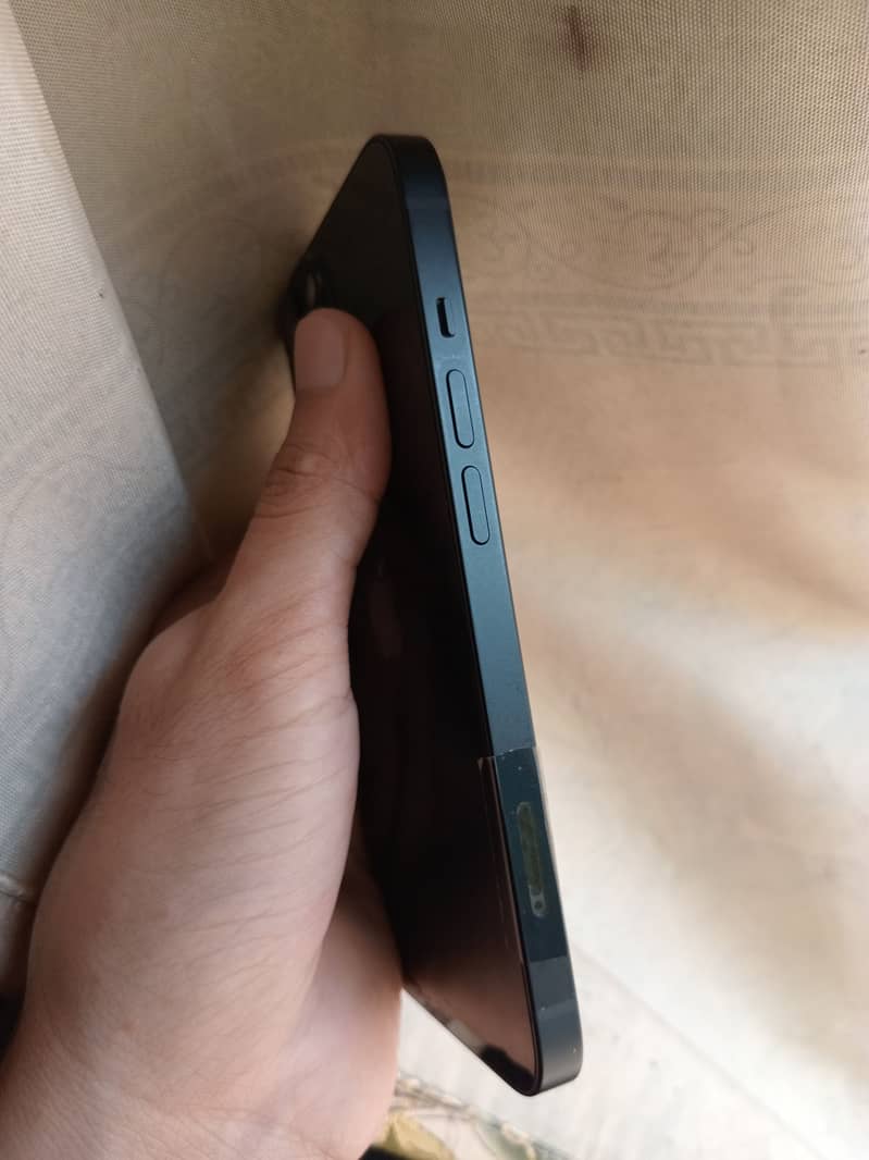 Apple iPhone 13 5