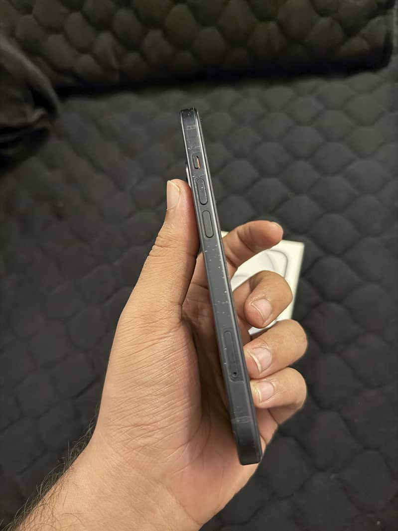 Apple iPhone 15 3