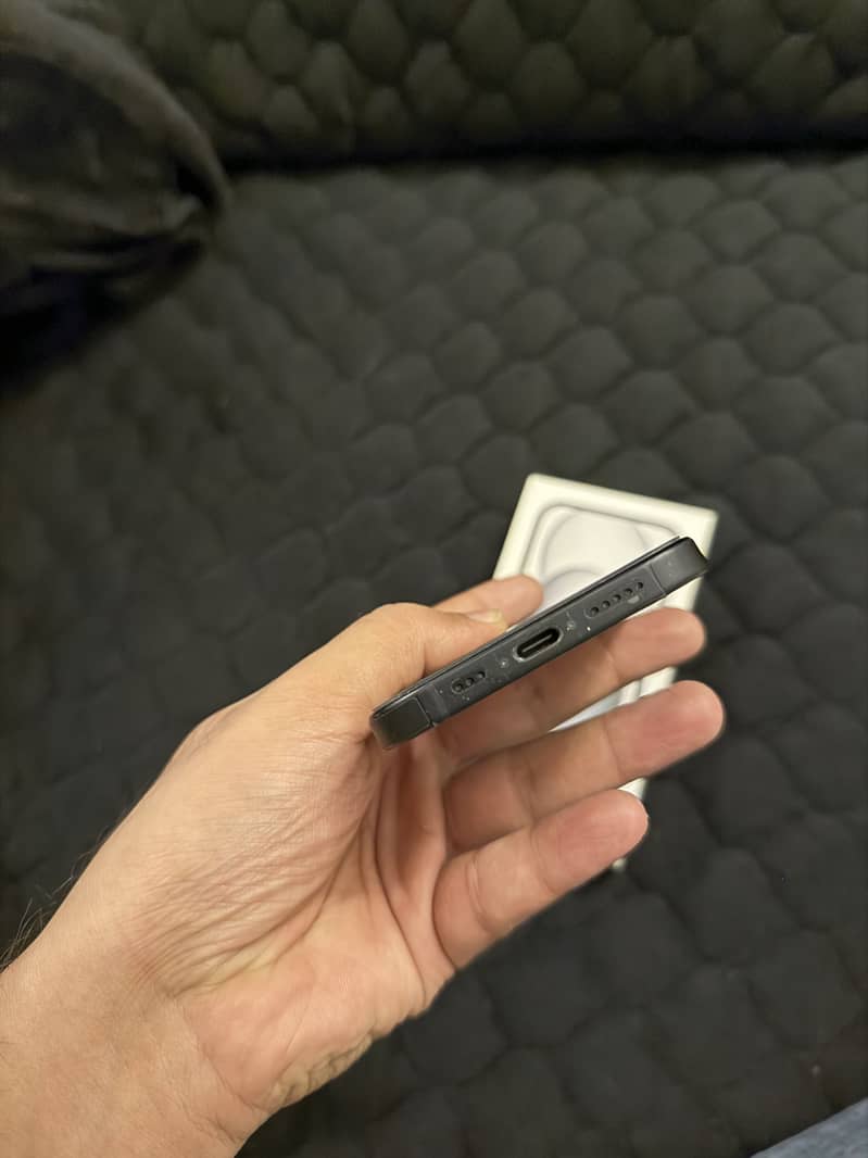 Apple iPhone 15 4