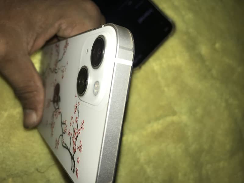 Apple iPhone 13 2
