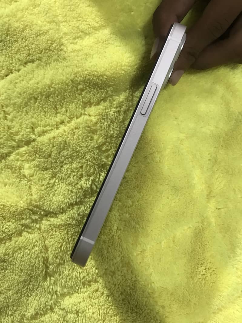 Apple iPhone 13 9
