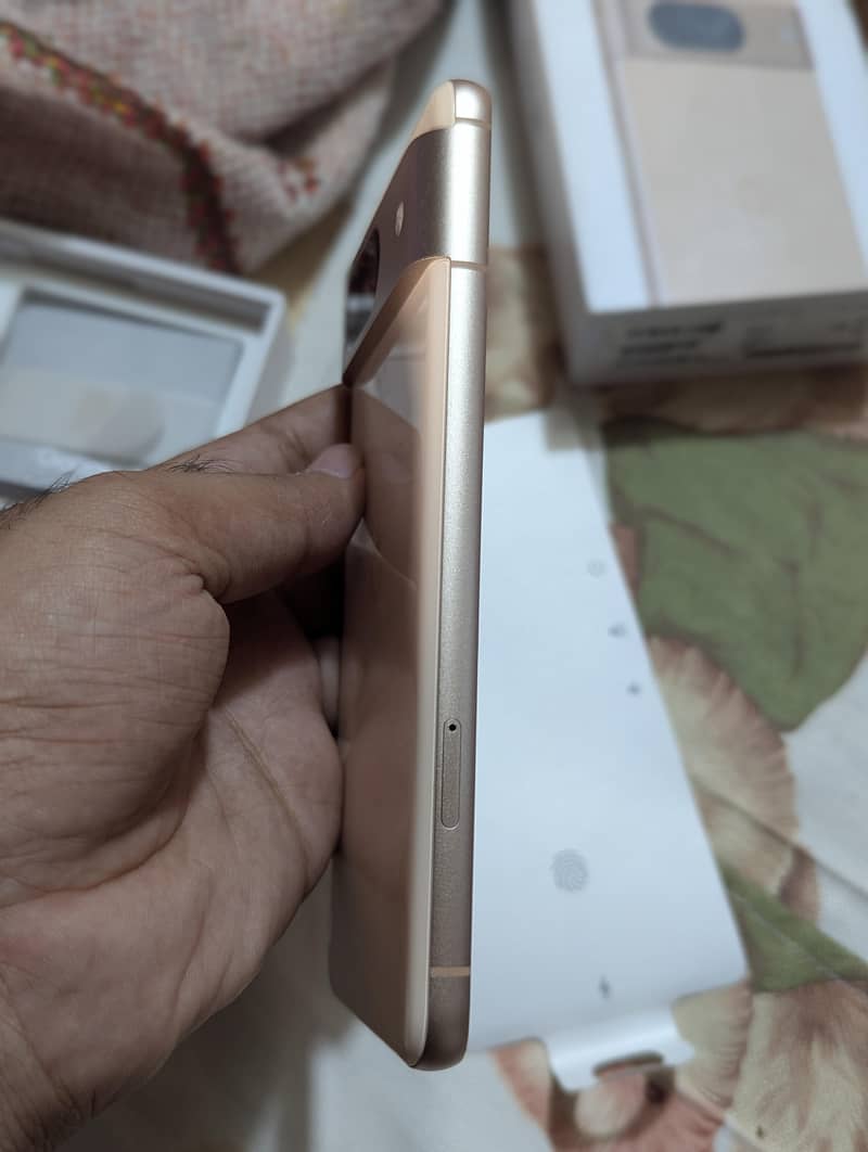 Google Pixel 8 with Box 4