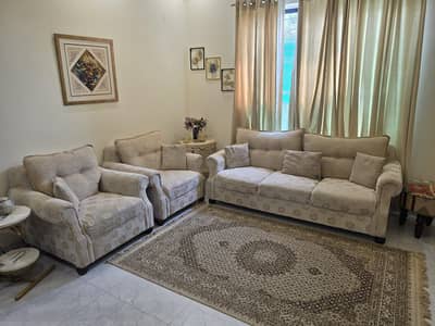 Modern Sofa 5 Seater in Good Condition
