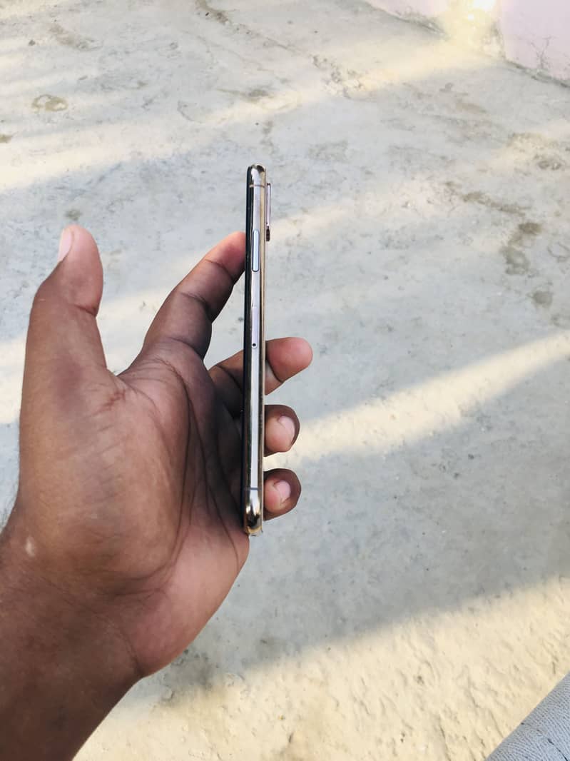 Apple iPhone XS Sim Working 3