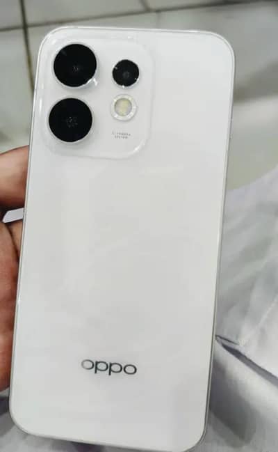 Title: OPPO Reno 16 5G / 12GB RAM 256GB Storage / Box Pack Accessories
